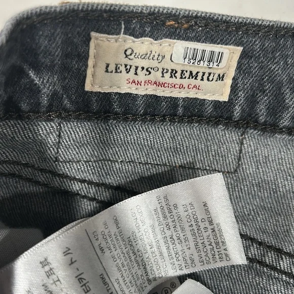 Levi's® Premium 501® ORIGINAL FIT HIGH RISE WOMEN'S SHORTS, RTR - Picture 4 of 7